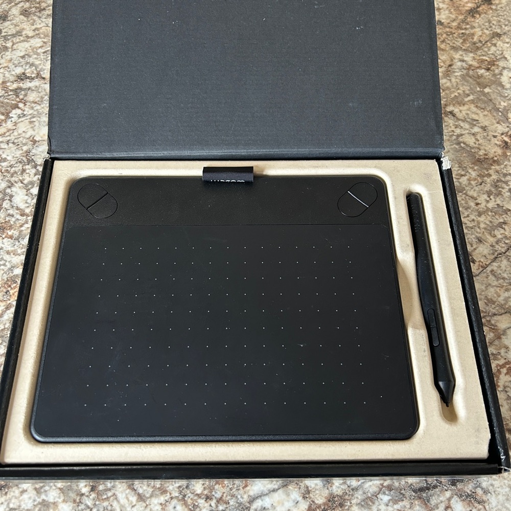 Intuos Black Graphics Tablet with Accessories